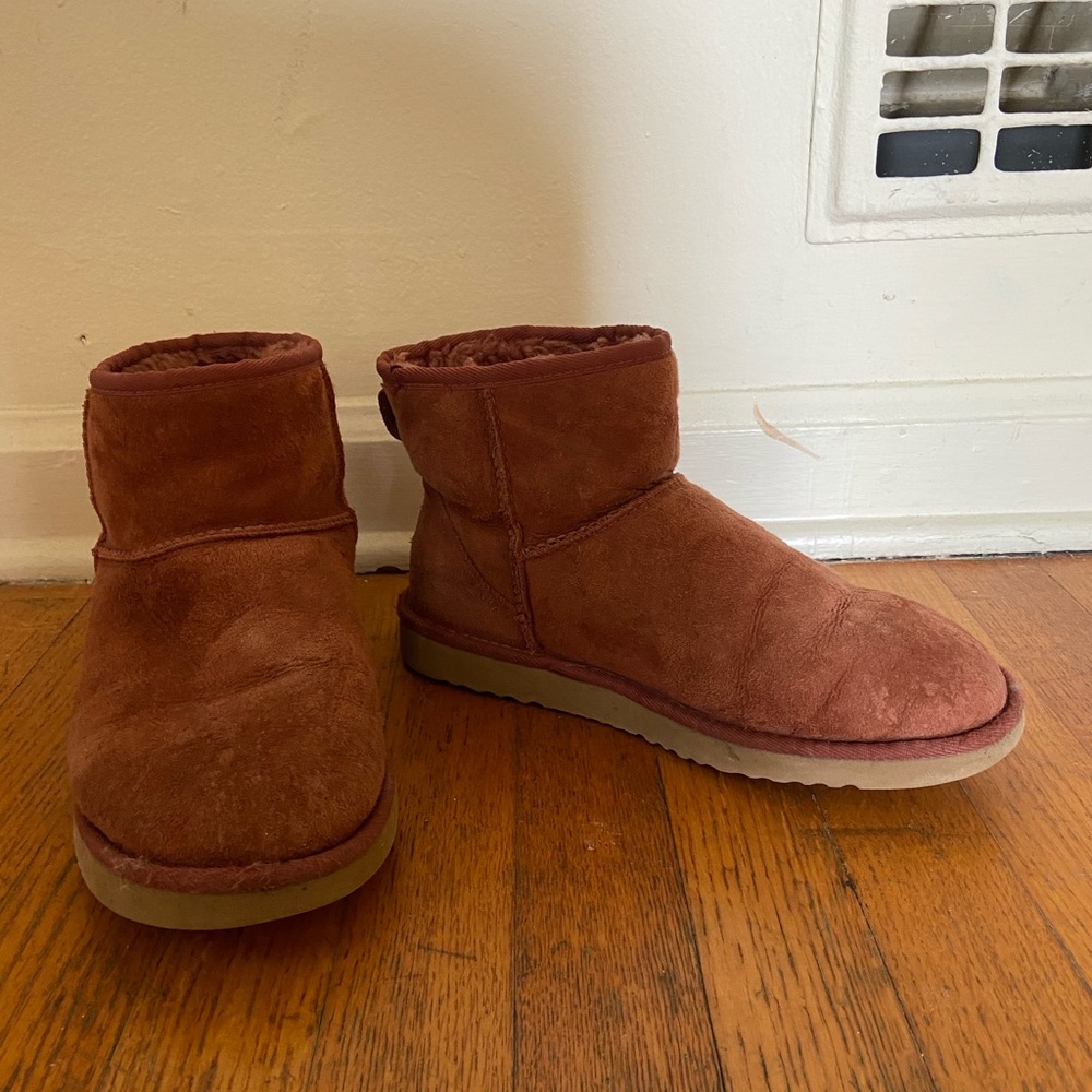 Ugg mini- rust color
